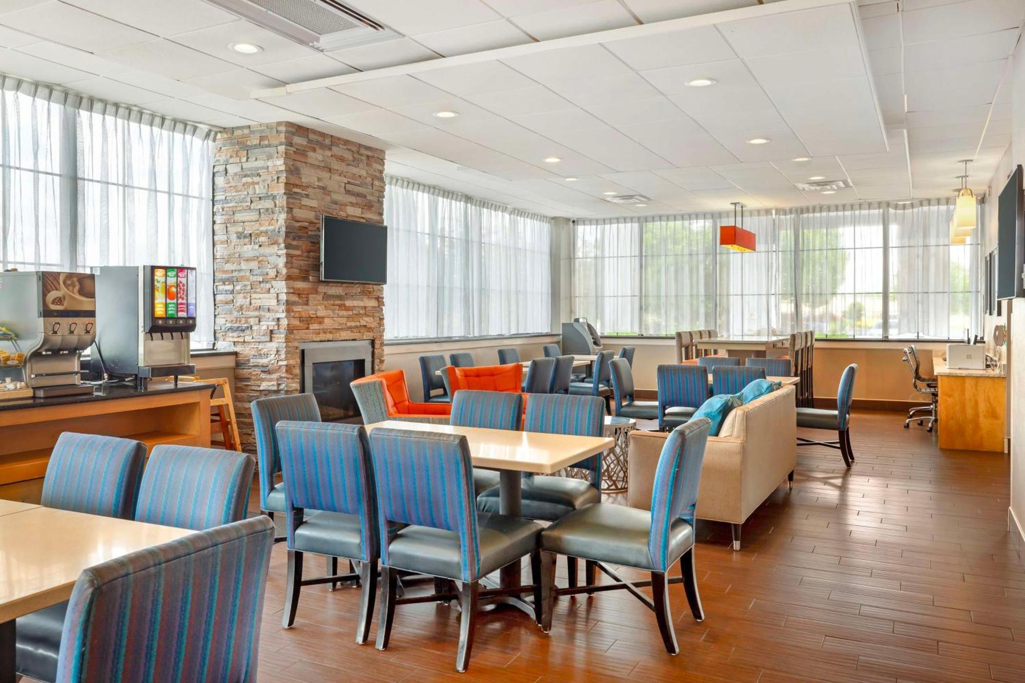 Best Western Hartford Hotel&Suites Exterior foto